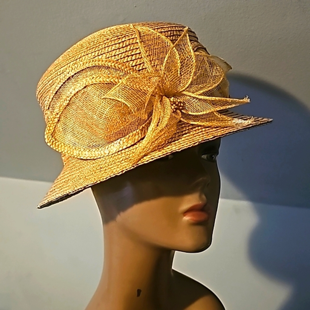 NWOT, Betmar New York Designer Straw Hat w/Front Flower Decor, Tan - Picture 9 of 12